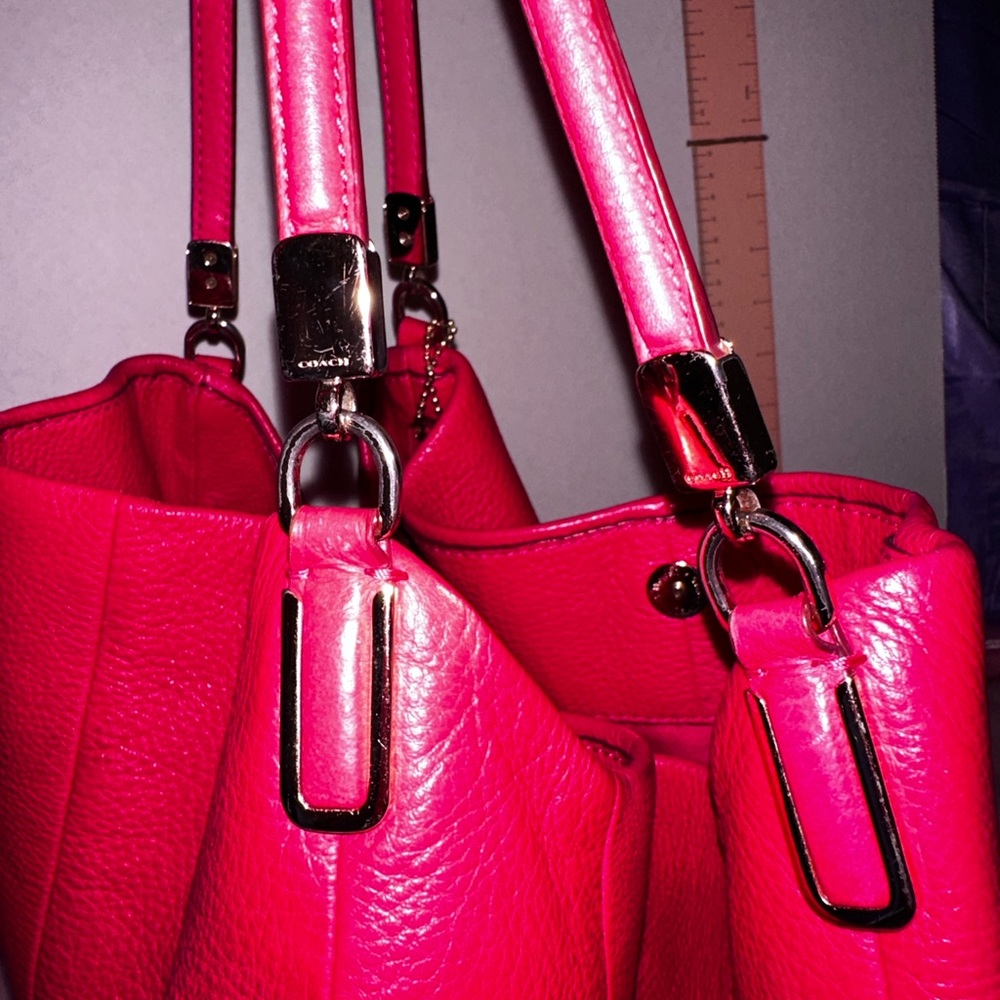 Fabulous Hot Pink Coach bag - Picture 2 of 12